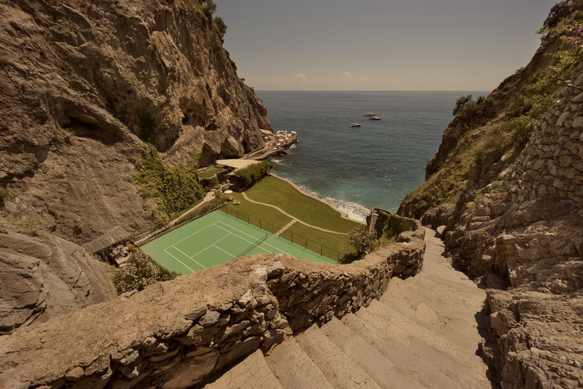 Photo of a study hall with wooden tables and chairs.